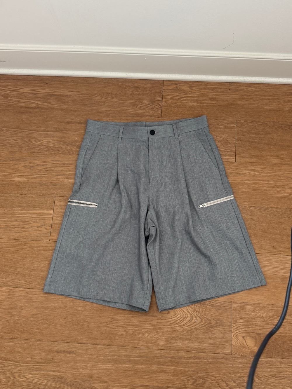 Zara Men's Gray Flat Front Shorts with Contrast Zip Pockets